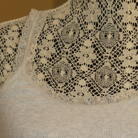 AEO - Off white Layering Tank with Lace Detailing - Picture 2 of 5